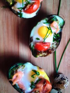 avocado-con-salmoneuova-di-quaglia